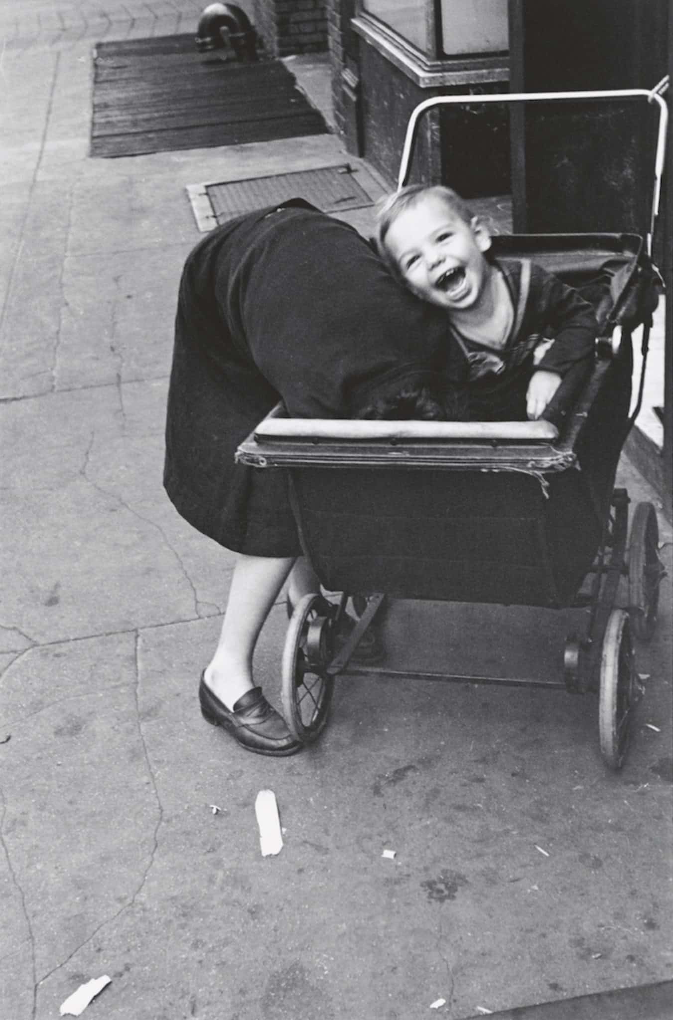 Niño y su madre. Imagen de Helen Levitt. New York c.1939