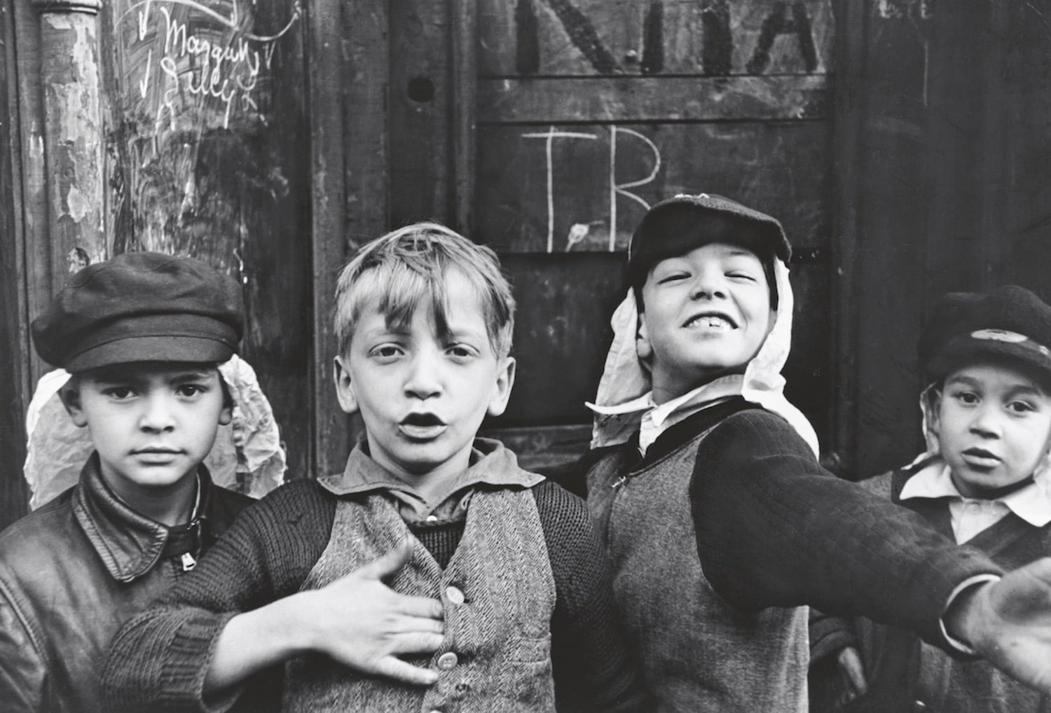 Niños en la calle. Imagen de Helen Levitt. New York 1940
