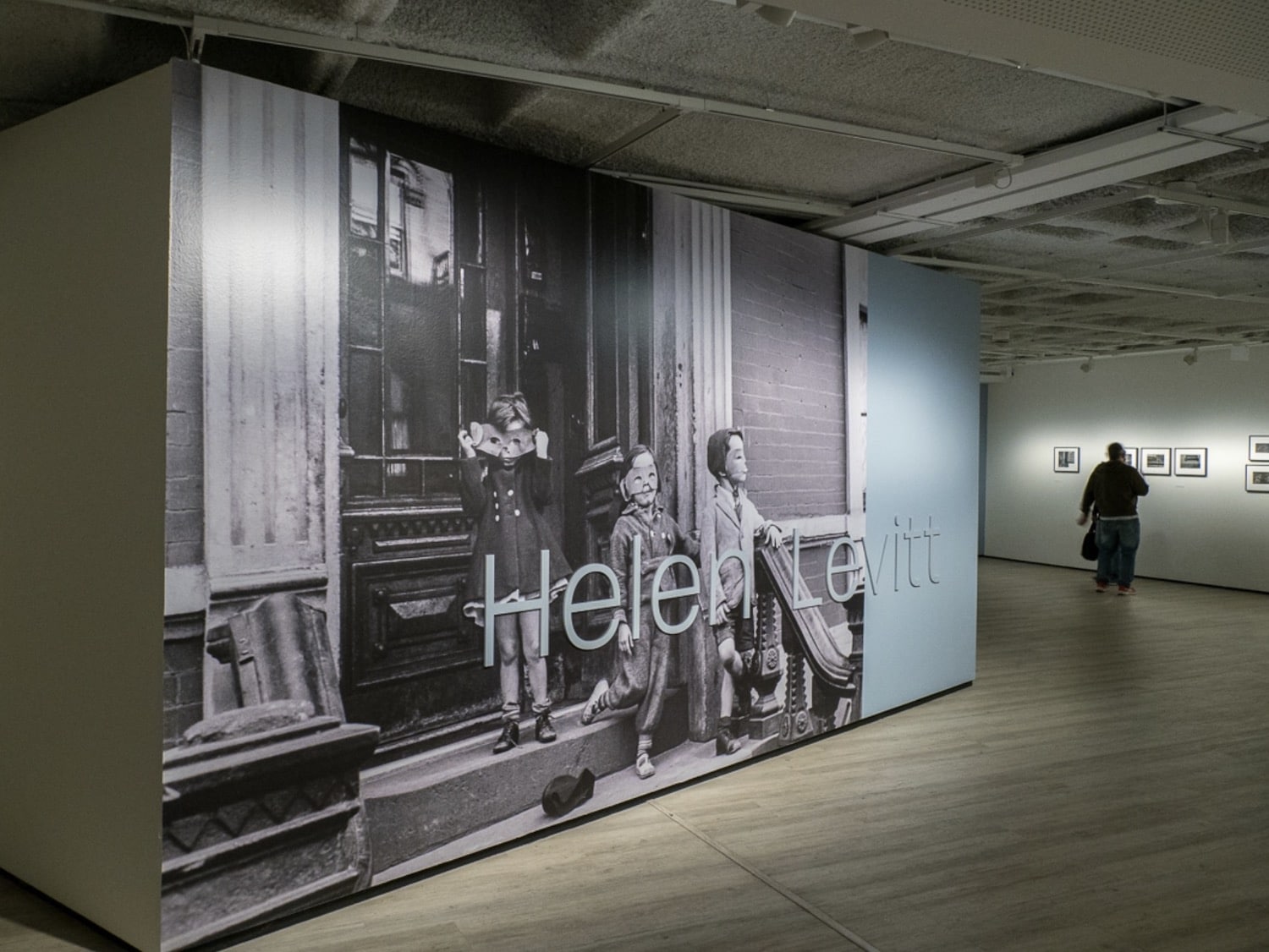 Cartel de la exposición de Helen Levitt en Barcelona.