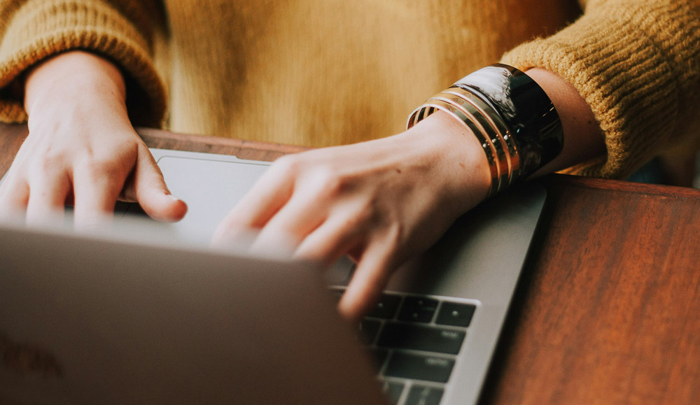 An employee typing a customer assistance message on a keyboard